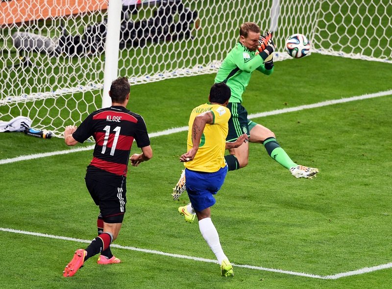 Manuel Neuer - Paulinho (Germany - Brazil).jpg