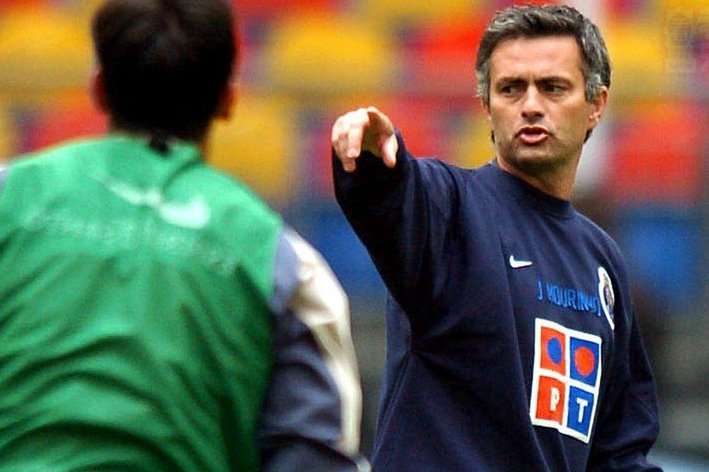 Jose Mourinho (Porto) - 2002.jpg