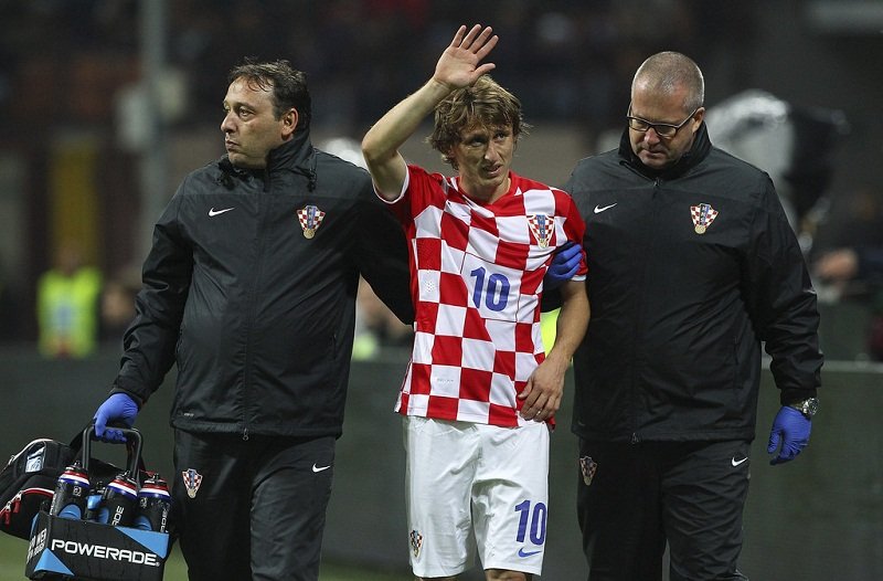Modric - Injury (Italy - Croatia) (H).jpg