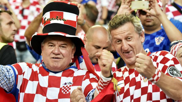 croatia-fans-euro-2016_mkvb423gzd1p12ar52b4dad0i.jpg