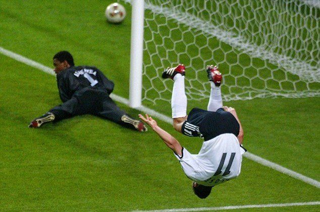Miroslav Klose (Germany - Saudi Arabia) (2002 FIFA World Cup).jpg
