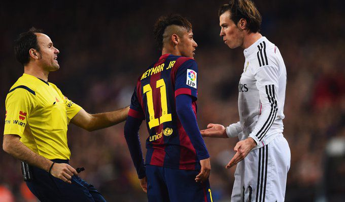 Bale - Neymar - Lahoz (Referee) (Barcelona - Real Madrid) (28).jpg