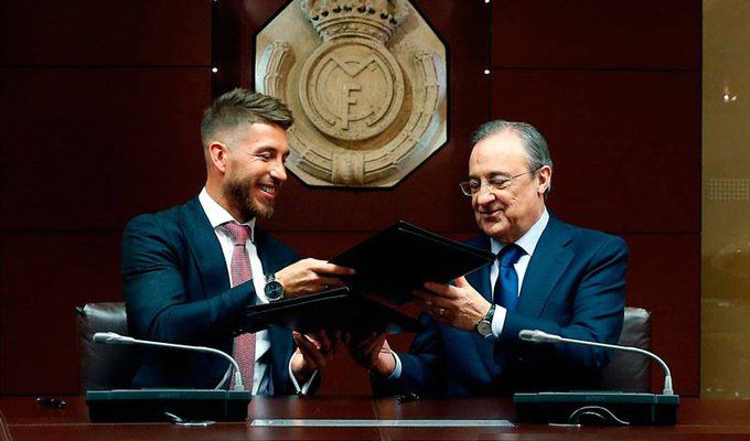 Florentino Perez & Sergio Ramos (Signing Contract) (Ramos's New Real Contract) (2015.08.17).jpg