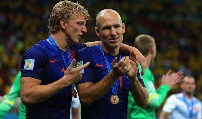 Dirk- Kuyt- (L) -and -Arjen- Robben-metafootball.jpg