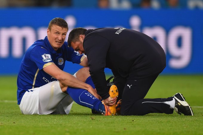 Huth - Injury (Leicester - Chelsea) (27).jpg