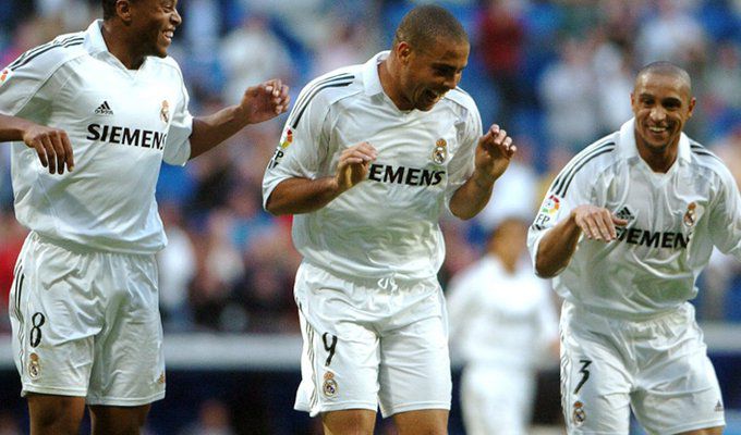 Roberto Carlos (Real Madrid) (2005).jpg