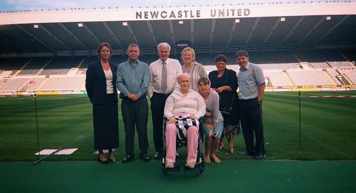 Bobby Robson & Newcastle Fan With Cancer.jpg