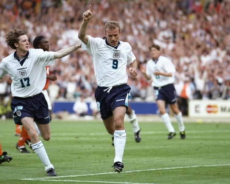 Steve McManaman - Alan Shearer (England - Netherlands) (Euro 96).jpg