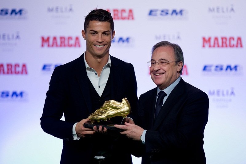 Ronaldo - Perez (Ronaldo Receives The Golden Boot Award) (2014.11.05).jpg