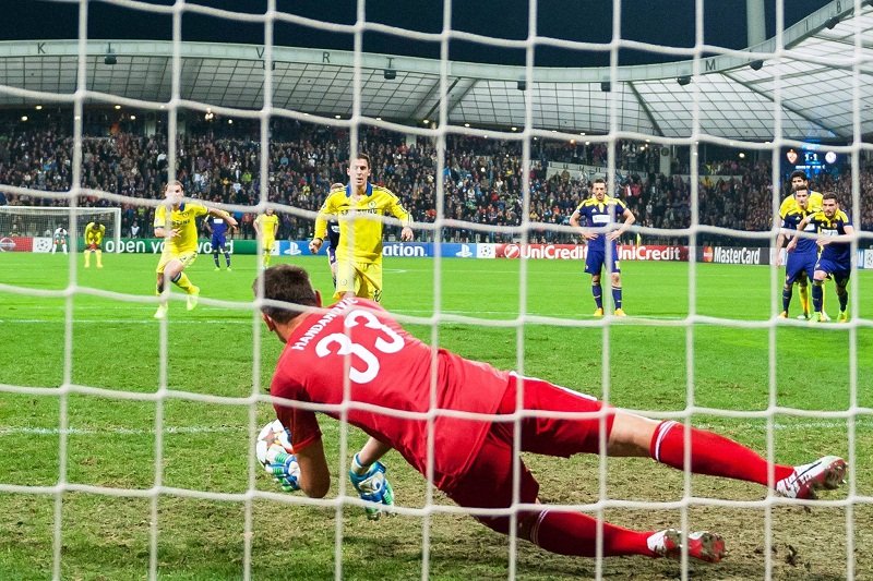 Hazard - Penalty (Maribor - Chelsea) (G).jpg