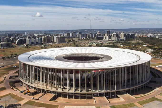 Brasilia_Stadium_-_June_2013.jpg