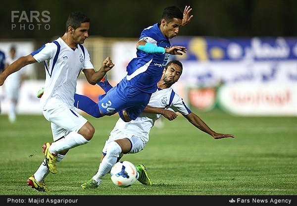 میلاد فخرالدینی|برخورد میلاد فخرالدینی با بازیکن ملوان بر سر توپ.