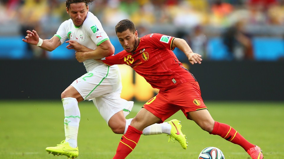 ادن هازِرد|تلاش ادن هازارد ستاره تیم ملی بلژیک برای بازیسازی در مقابل تیم الجزایر.