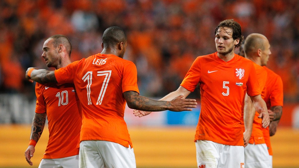 لنس|شادمانی بازیکنان هلند بعد از باز کردن دروازه ولز.