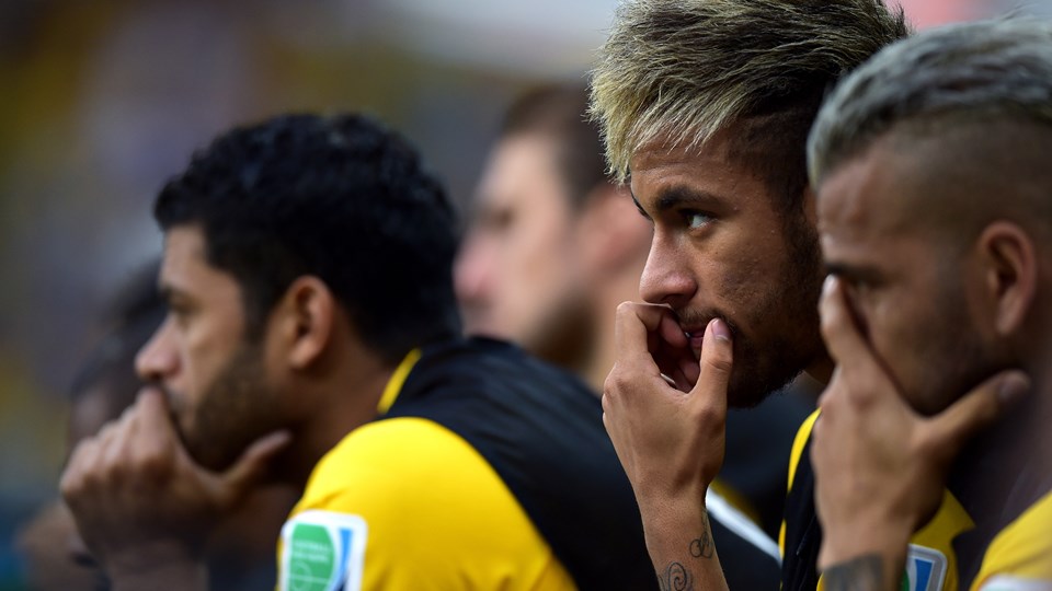 نیمار|حضور نیمار مصدوم روی نیمکت ذخیره برزیل.