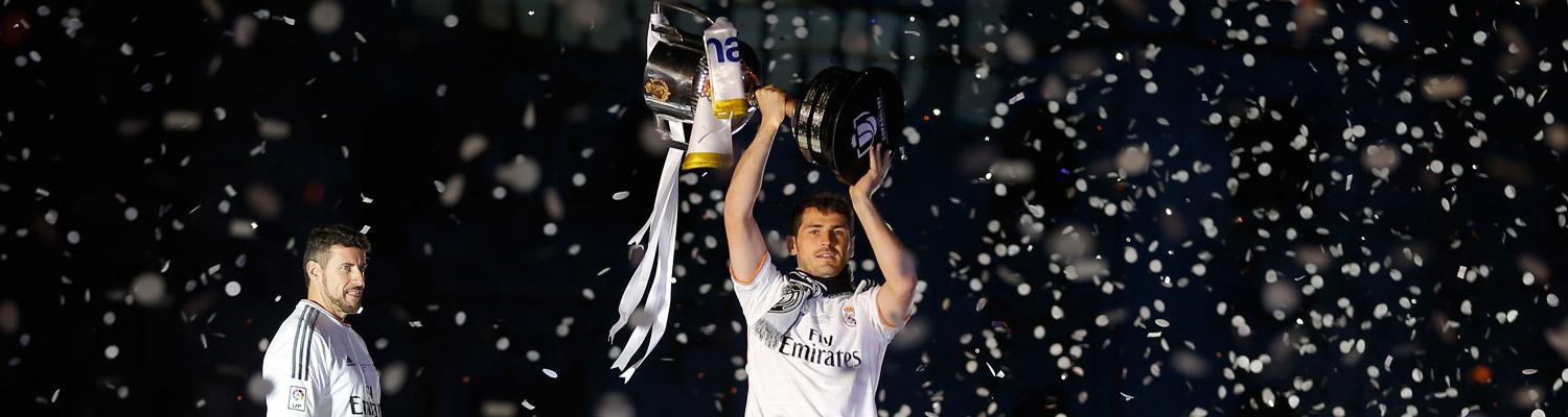 ایکر کاسیاس|جام در دستان کاپیتان ایکر مقدس