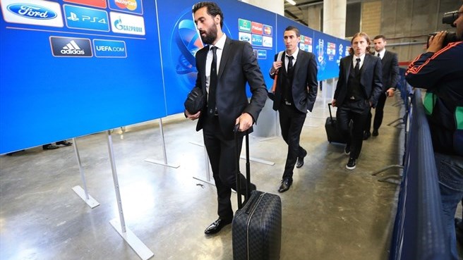 رئال مادرید|بازیکنان رئال مادرید وارد ورزشگاه می شوند.