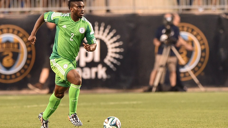 جوسيف يوبو|در دقایقی مدافع نیجریه یوبو به کمک خط هافبک میامد.