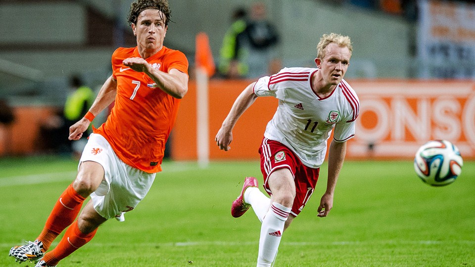 داریل جانمات|تلاش داریل جانمات برای کنترل توپ.