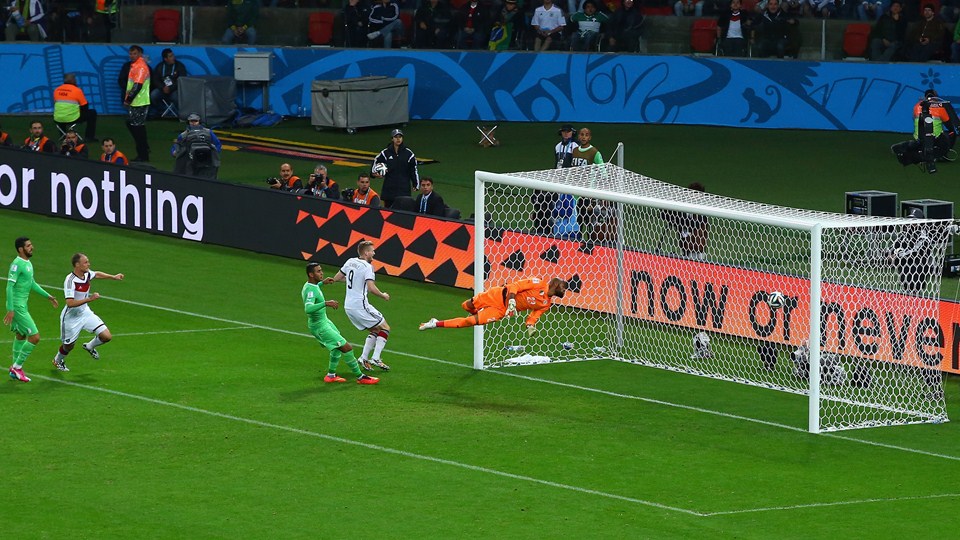 آندره شورله|لحظه به ثمر رسیدن گل اول تیم ملی آلمان در مقابل الجزایر توسط آندره شورله.