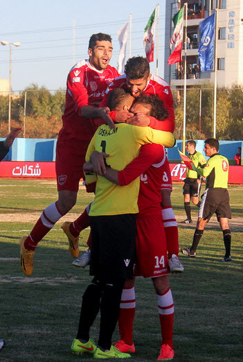 شادی بازیکنان پرسپولیس|گل گهر سیرجان 1 (2) - (3) 1 پرسپولیس تهران / جام حذفی