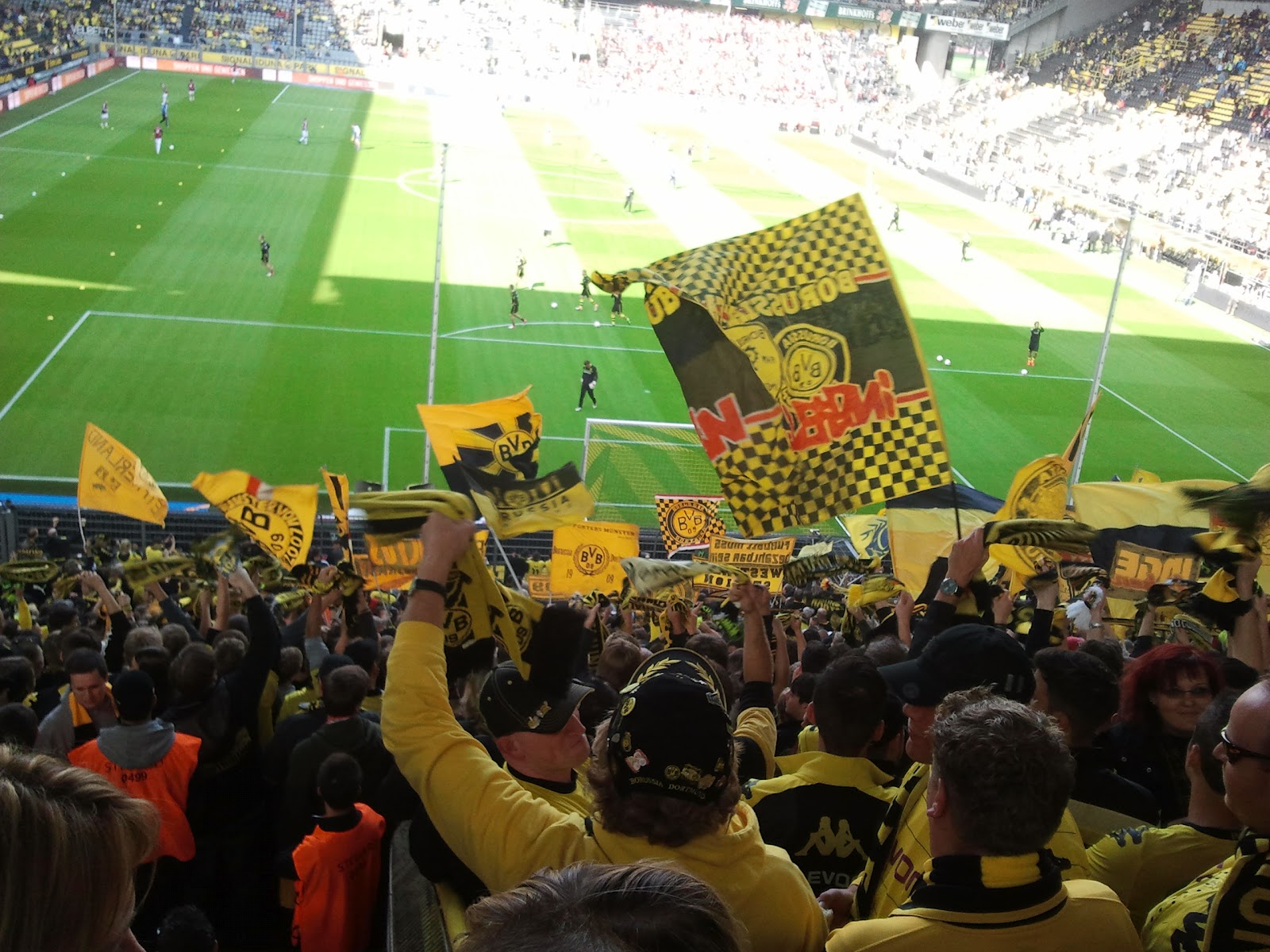 بوروسيا دورتموند|شور هواداران دورتموند قبل از شروع بازی