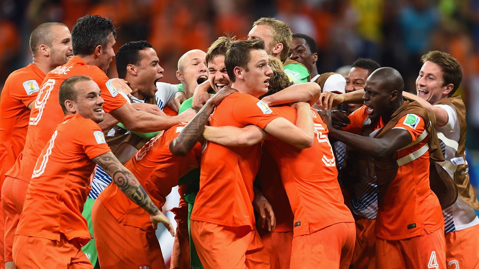 هلند|شادمانی بازیکنان تیم ملی هلند بعد از پیروزی در در ضربات پنالتی و صعود به مرحله بعد جام جهانی.
