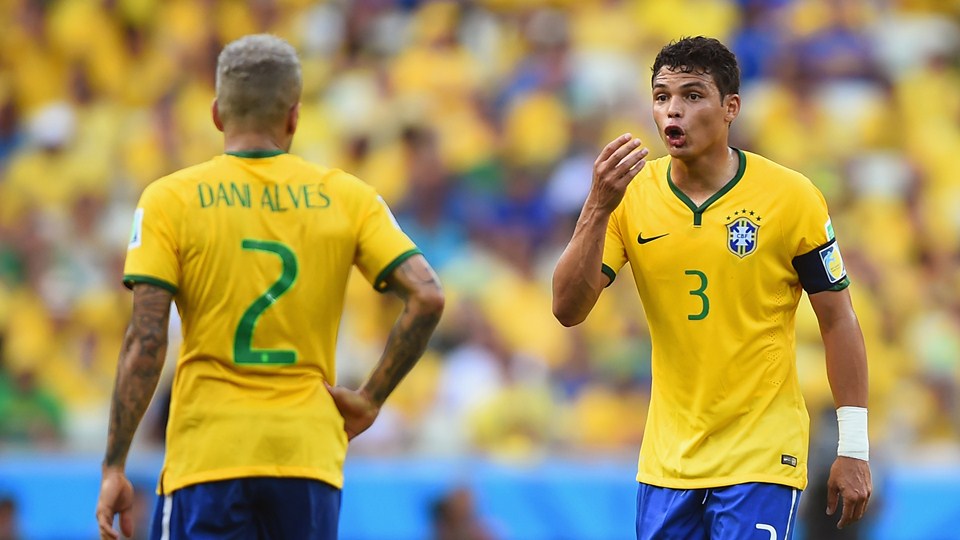 تیاگو سیلوا - دانیل آلوز|صحبت های کاپیتان تیاگو سیلوا با دنی آلوز در حین بازی مقابل مکزیک .