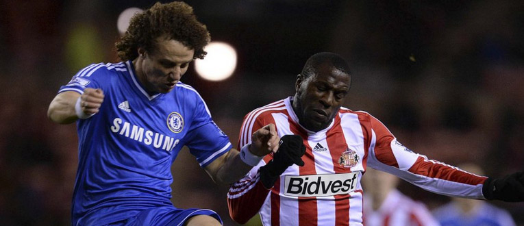 دیوید لوئیز|رقابت دیوید لوییز با بازیکن ساندرلند بر سر تصاحب توپ