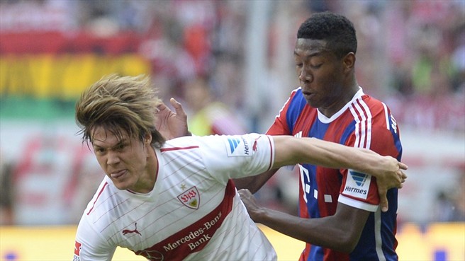 غوتوكو ساكاي -  آلابا|تلاش آلابا برای ربودن توپ از پای ساکای