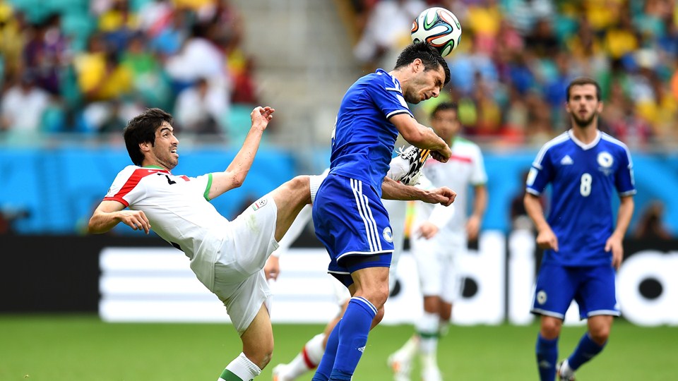 خسرو حیدری - اسپاهیچ|تقابل خسرو حیدری و امیر اسپاهیچ از بوسنی برای گرفتن توپ.