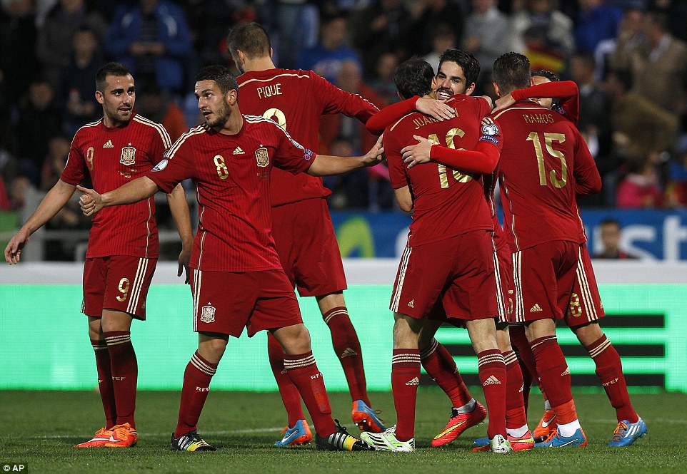 شادی بازیکنان اسپانیا|اسپانیا 3 - 0 بلاروس / مقدماتی جام ملت های اروپا