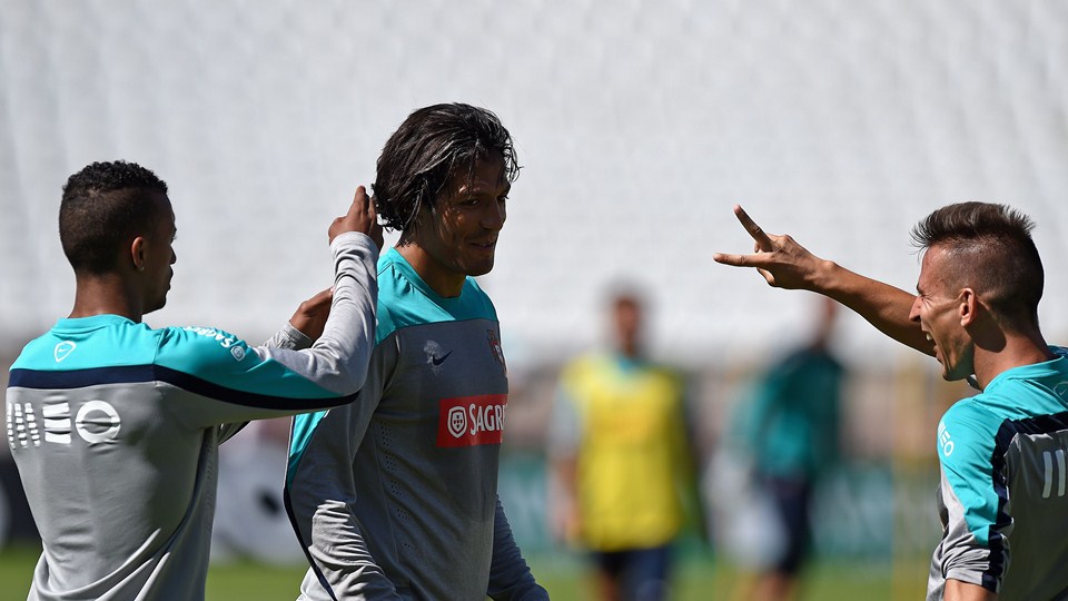 نانی - پریرا|شادابی و شوخی بازیکنان پرتغال در حین تمرین