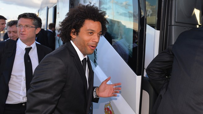 مارسل|مارسل از باشگاه رئال مادرید همراه با سایر هم تیمی های خود برای دیدار فینال لیگ قهرمانان اروپا برابر اتلتیکو مادرید، در فرودگاه لیسبون از هواپیما پیاده می شود.