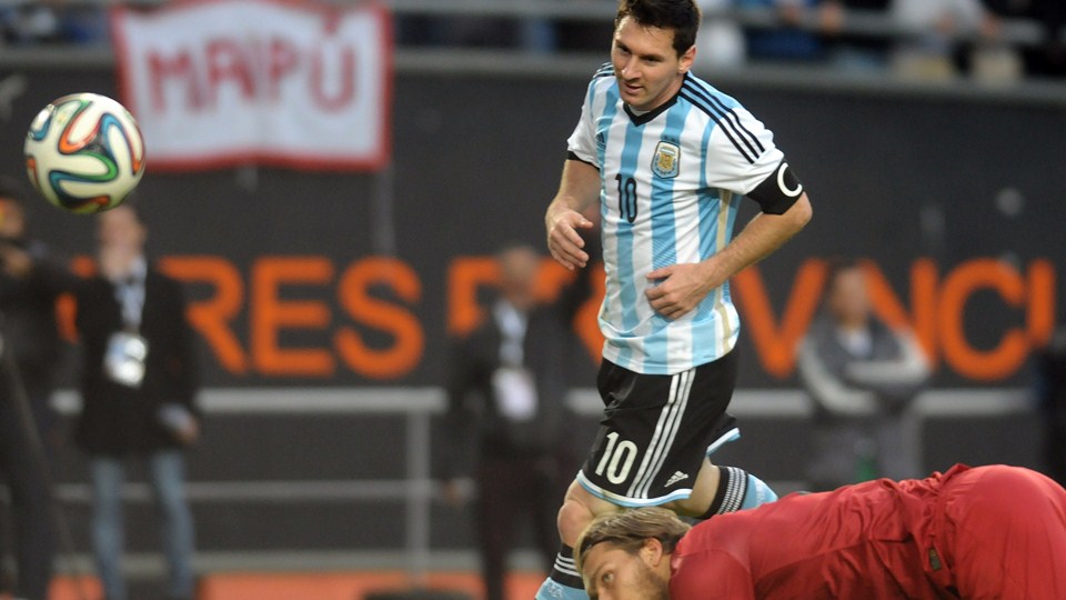 لیونل مسی|لیونل مسی در بازی مقابل اسلوونی توانست برای تیمش گلزنی کند.