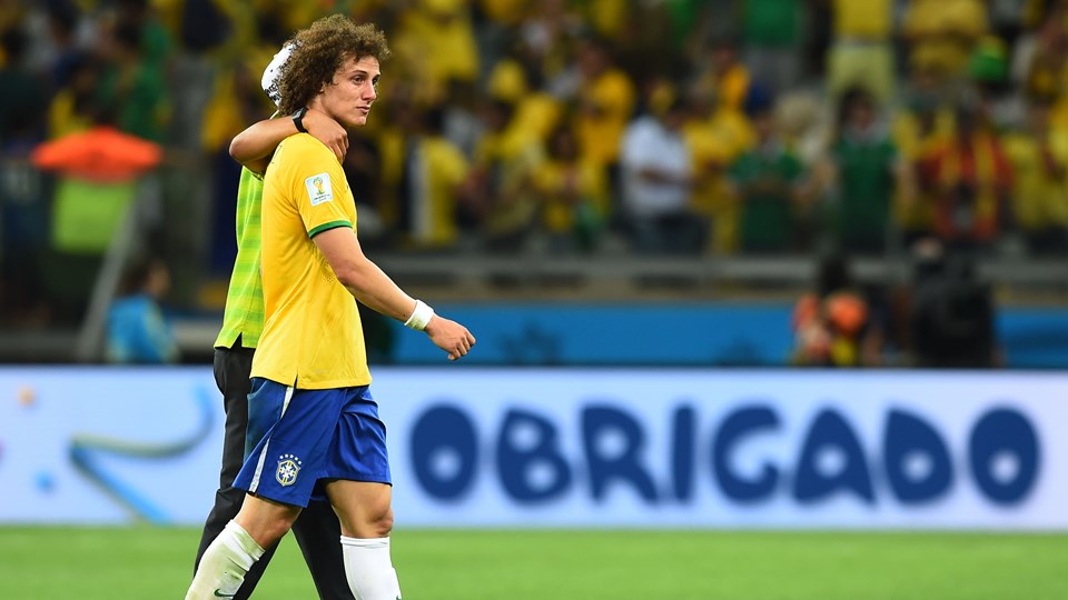 دیوید لوئیز - تیاگو سیلوا|دلداری دادن تیاگو سیلوا به دیوید لوییز در گایان بازی مقابل آلمان.