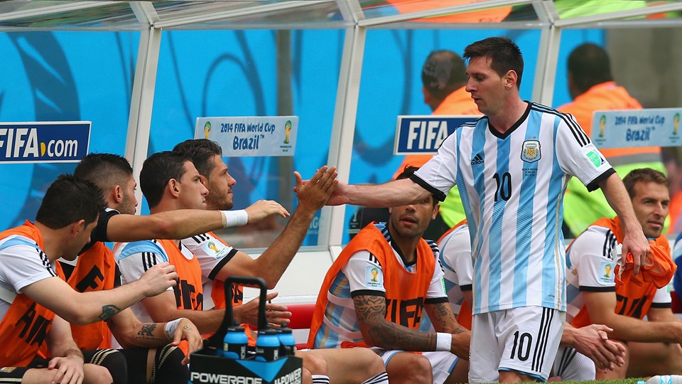 لیونل مسی|تعویض شدن لیونل مسی در جریان بازی با نیجریه.