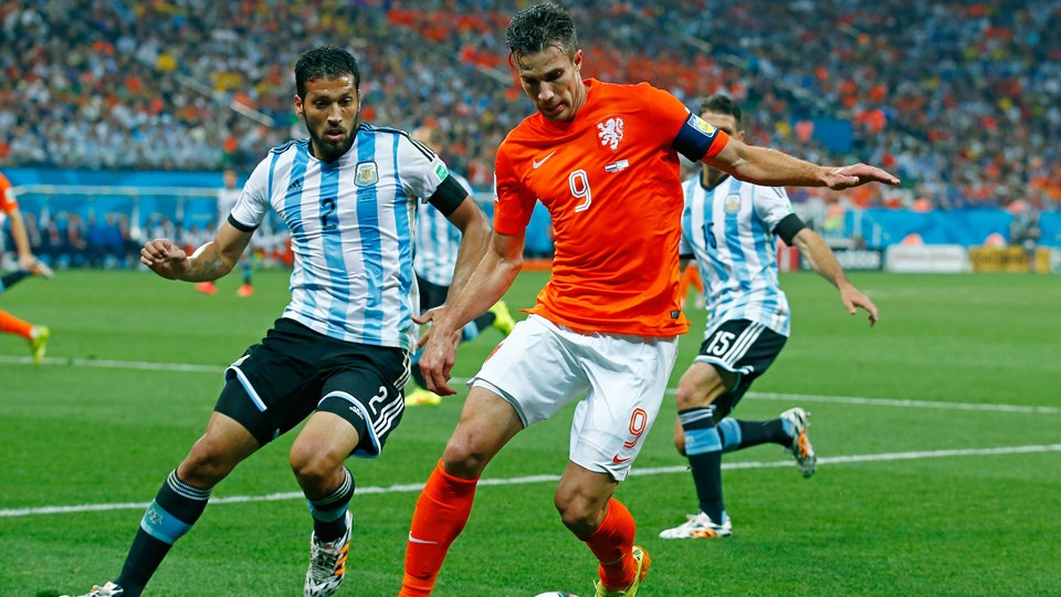 روبن فن پرسی|تقابل رابین فن پرسی از هلند در مقابل گارای ، بازیکن آرژانتین.