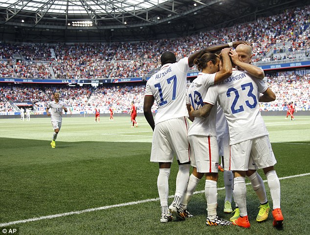 ایالات متحده امریکا|جشن بازیکنان ایالات متحده آمریکا بعد از پیروزی مفابل ترکیه