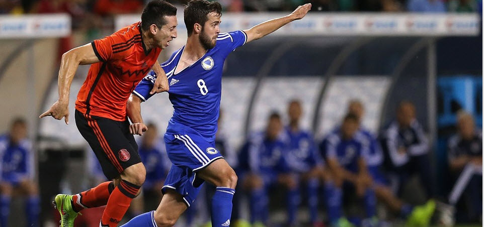 میرالم پیانیچ|مزاحمت بازیکن در مقابل حرکت هافبک بوسنی پیانیچ