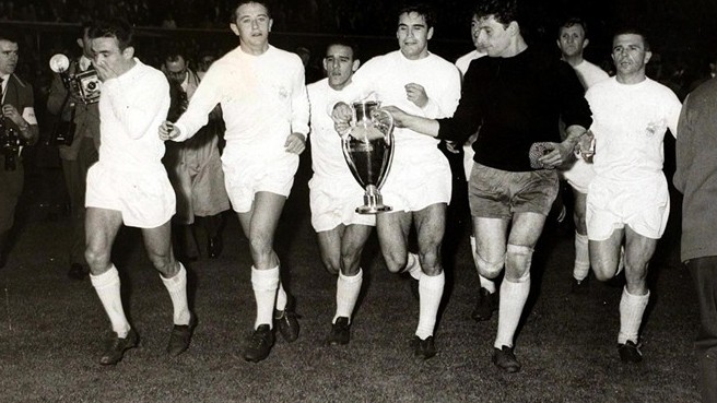 فینال لیگ قهرمانان اروپا 1960|رئال مادرید همراه با جام قهرمانی پس از پیروزی مشهور 7-3 برابر آینتراخت در سال 1960.