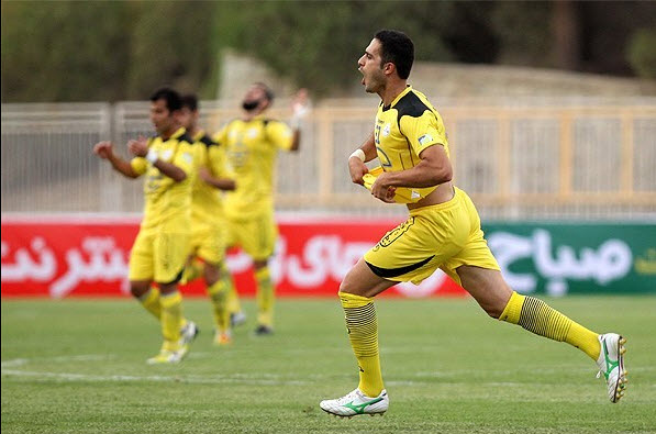 شادمانی بازیکن نفت|نفت تهران 3-0 سپاهان / لیگ برتر