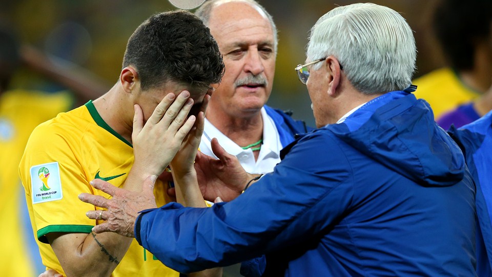 اوسکار|اشکهای اوسکار ، هافبک برزیل بعد از باخت سنگین مقابل شگردان یواخیم لو.