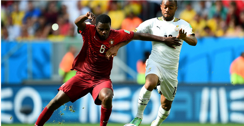 جردن آیو - کاروالهو|تقاب لجردن آیو از غنا با بازیکن پرتغال،کاروالهو در میانه زمین.