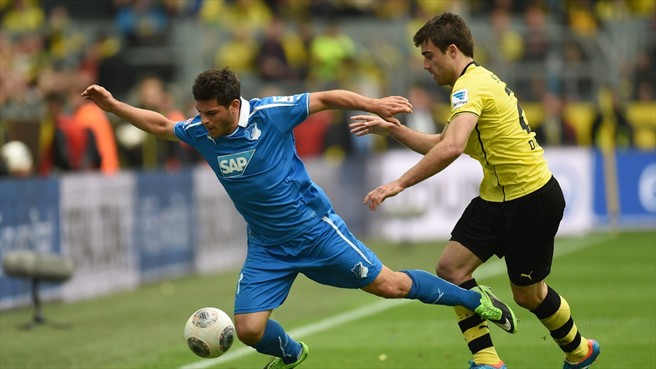 دورتموند - هفن هایم|برخورد میانه میدان بین بازیکنان.