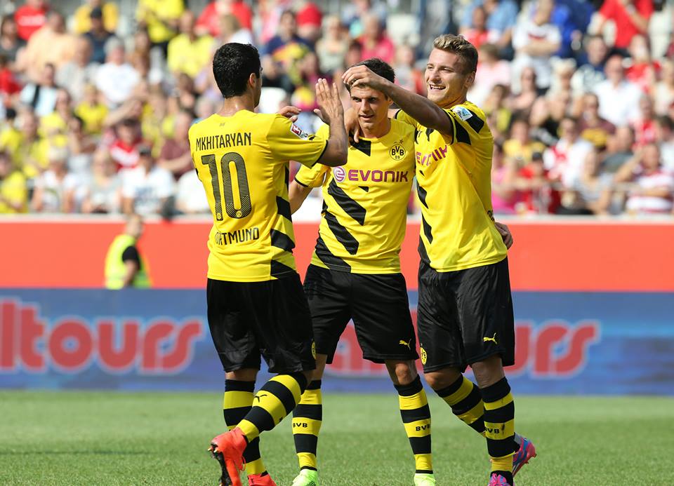 هنريخ مکيتاريان|شادمانی ایموبیله از  دورتموند بعد از باز کردن دروازه اسن.