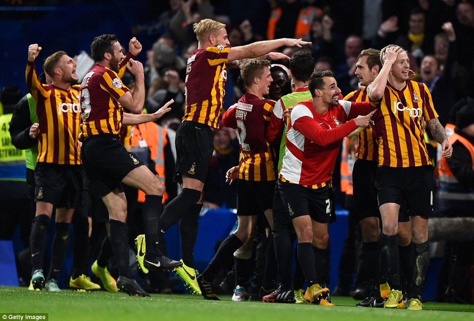 شادی بازیکنان 	برادفورد|چلسی 2 - 4 برادفورد سیتی / جام حذفی