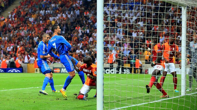 کریستیانو رونالدو|کریس رونالدو حساب گل های زده خود را در دقیقه 63 بازی برابر گالاتاسرای که به پیروزی 6-1 مادریدی ها در استانبول انجامید، باز می کند.