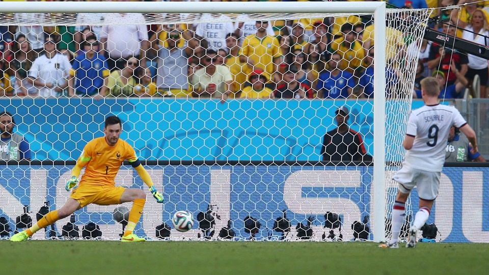 هوگو لوریس|یک سیو دیدنی از هوگو لوریس در مقابل بازیکن آلمان.