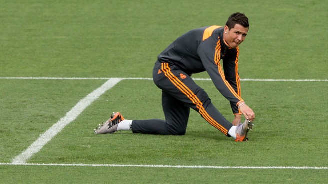 جلسه تمرینی رئال با حضور رونالدو پیش از فینال لیگ قهرمانان اروپا|کریستیانو رونالدو، در جلسه تمرینی رئال مادرید پیش از دیدار فینال لیگ قهرمانان اروپا برابر اتلتیکو مادرید شرک می کند.